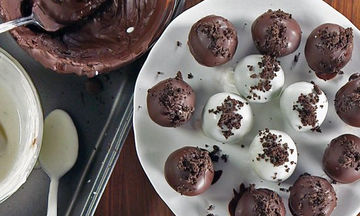 Φτιάξτε στον «Βαλεντίνο» σας σοκολατάκια oreo, χωρίς ψήσιμο – Μόνο με 3 υλικά