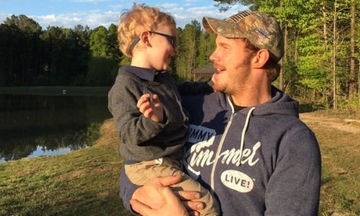 Chris Pratt: Παραδέχεται ότι είναι «αυστηρός μπαμπάς» (vid)