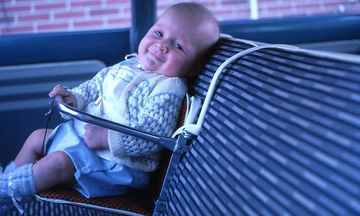Είκοσι vintage παιδικά καθίσματα αυτοκινήτου - Δεν θυμίζουν σε τίποτα τα σημερινά (pics)