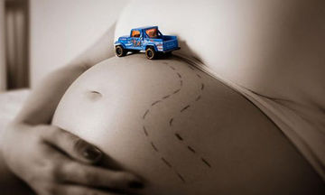 Ραγάδες εγκυμοσύνης: 5 λόγοι για να νιώθετε περήφανες & να αγαπήσετε αυτά τα σημάδια