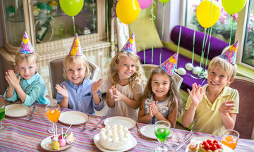 Πώς να διακοσμήσετε το σπίτι για το πάρτι γενεθλίων του παιδιού σας (vid)