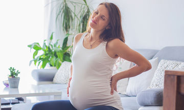 Εγκυμοσύνη και πόνος στα πλευρά: Τι τον προκαλεί;