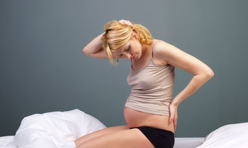 Εγκυμοσύνη: Πώς να ανακουφιστείτε με φυσικούς τρόπους από τους πόνους στη μέση