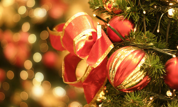 Πώς να στολίσετε μοντέρνα το χριστουγεννιάτικο δέντρο σας (vid) 