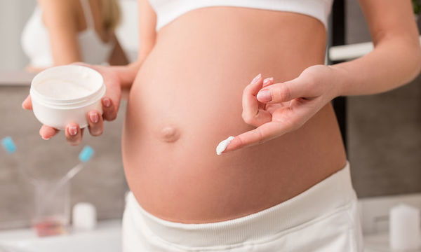 Εγκυμοσύνη: Οι κίνδυνοι από τα χημικά των καλλυντικών