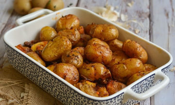 Συνταγή για τις πιο νόστιμες baby πατάτες φούρνου με φλούδα