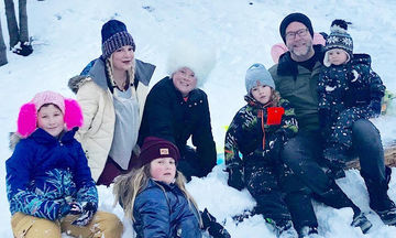 Δείτε πώς απόλαυσαν αυτές οι διάσημες το χιόνι μαζί με τα παιδιά τους (pics)