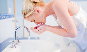 4 tips για να πλένεις σωστά το πρόσωπό σου
