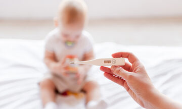 Παιδί και πυρετός: Σωστή χρήση του θερμόμετρου και τι να κάνετε για να τον ρίξετε (vid)
