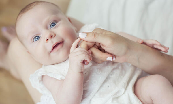 Η σωματική και συναισθηματική ανάπτυξη του μωρού τον πρώτο μήνα 
