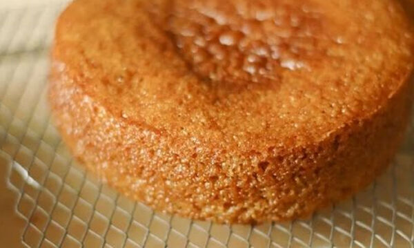 Νηστίσιμο κέικ με λάδι και πορτοκάλι - Εύκολο και πεντανόστιμο  (vid) 