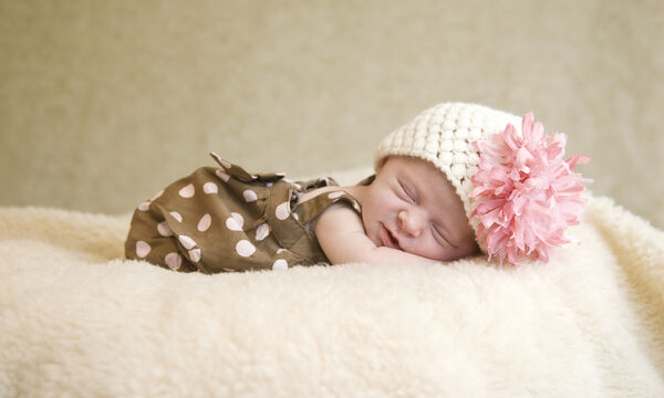 Πώς θα καταφέρετε ένα μωρό να κοιμηθεί σε λιγότερο από 1 λεπτό (vid)