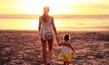 4 πράγματα που χαρακτηρίζουν κάθε μαμά στην παραλία!