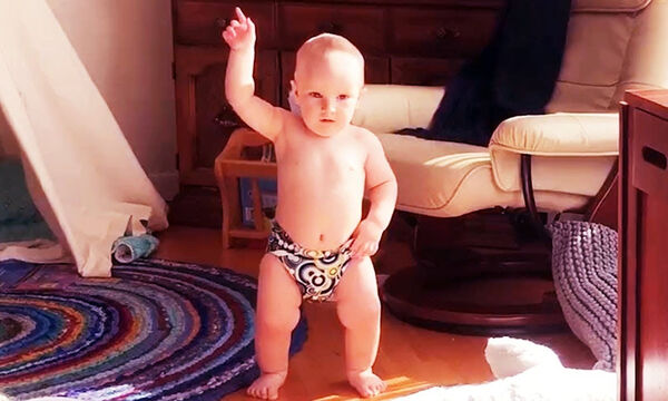 Τα μωρά χορεύουν, οι γονείς ξεκαρδίζονται - Ένα βίντεο που θα σας φτιάξει τη μέρα (vid)