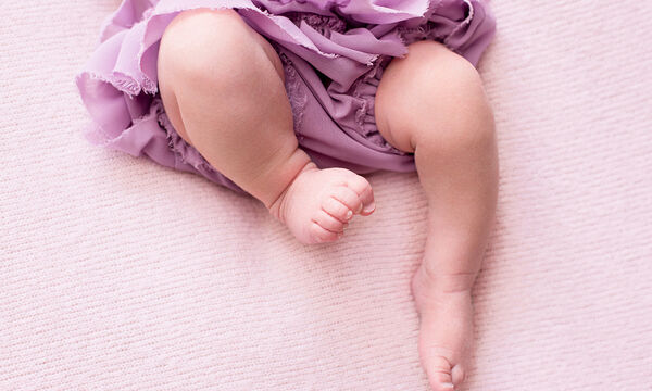 Ορθοπεδικές διαταραχές στο βρεφικό πόδι: Γιατί το μωρό σας έχει στραβά γόνατα;