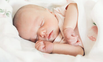 Έτσι θα βάλετε το μωρό σας πιο εύκολα για ύπνο (vid)