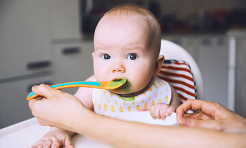 Κάνει να βάζουμε σκόρδο στο φαγητό του μωρού; Η απάντηση θα σας εκπλήξει
