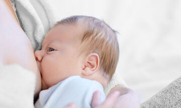 Σωστές στάσεις θηλασμού - Οι κινήσεις και τα tips που κάθε νέα μαμά πρέπει να γνωρίζει (vid)