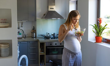 Ναυτία στην εγκυμοσύνη: Ποιες τροφές ανακουφίζουν από τα συμπτώματα;