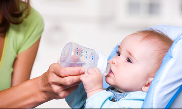 Τελικά πρέπει να δίνουμε νερό στα μωρά κάτω των έξι μηνών; 