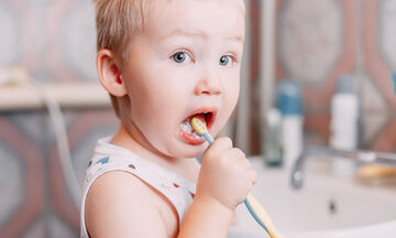 Το ένα τρίτο των παιδιών δεν πλένουν τα δόντια τους κάθε μέρα σύμφωνα με νέα έρευνα
