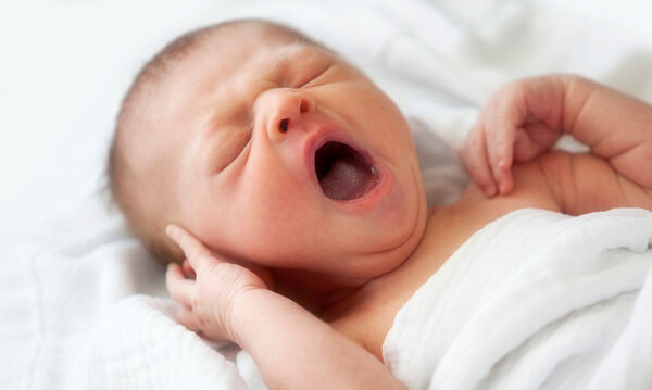 Εννέα σημάδια που σας λένε ότι το μωρό σας είναι κουρασμένο