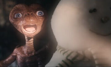 Ο E.T. επιστρέφει 37 χρόνια μετά την πρώτη προβολή της ταινίας με αφορμή τα Χριστούγεννα (vid)