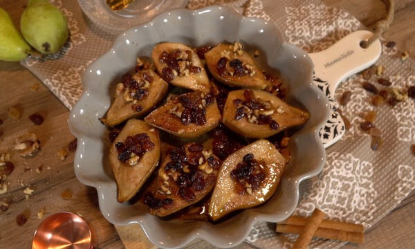 Χριστουγεννιάτικη συνταγή: Αχλάδια ψητά με σταφίδες και μέλι (vid)