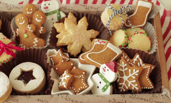 Χριστουγεννιάτικα μπισκότα: Διαφορετικές συνταγές & τρόποι διακόσμησης που θα σας ενθουσιάσουν (vid)