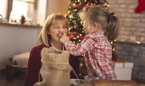 Χριστουγεννιάτικα γλυκά: Γιατί πρέπει να τα φτιάχνουμε μαζί με τα παιδιά;