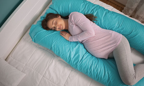 Πώς θα κοιμηθείτε σαν «πουλάκια» κατά τη διάρκεια της εγκυμοσύνης; (vid)