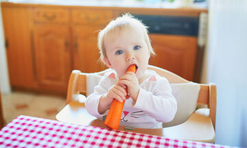Finger food για μωρά: 20 στερεές τροφές που μπορεί να φάει και μόνο του (vid)
