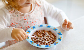 Τελικά πόσο υγιεινή επιλογή είναι τα δημητριακά για το πρωινό του παιδιού;