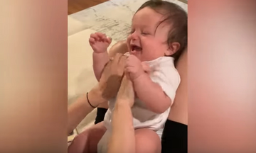 Μαμάδες και μωρά στα πιο απολαυστικά στιγμιότυπα - Ένα βίντεο που θα λατρέψετε (vid)