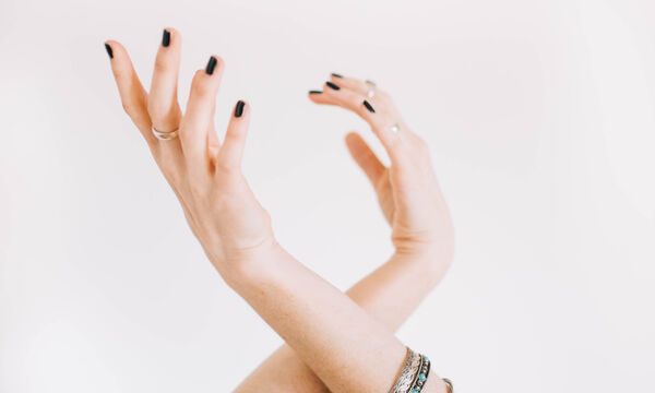 DIY μάσκα χεριών: Πώς θα ενυδατώσεις τα χέρια σου αυτές τις ημέρες