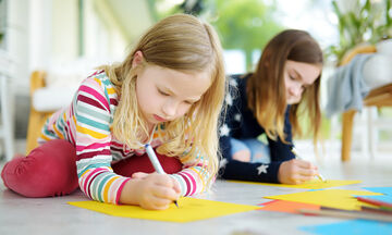 Πασχαλινό πρόγραμμα βαρεμάρας: Ιδέες για να απασχολήσετε τα παιδιά στο σπίτι την Τετάρτη του Πάσχα