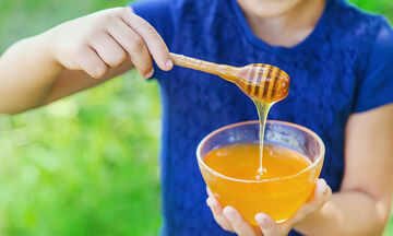 Μέλι στη διατροφή των παιδιών: Ποια είναι τα οφέλη & τι να προσέξετε; 