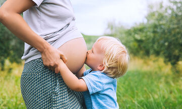 Εγκυμοσύνη: Πως αντιδρά ο οργανισμός της εγκύου στη ζέστη;