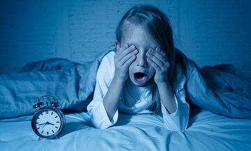 Αϋπνία στα παιδιά: Αιτίες ανά ηλικιακή ομάδα & συμβουλές για γονείς