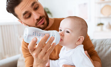 Κάνει τα μωρά να πίνουν νερό;