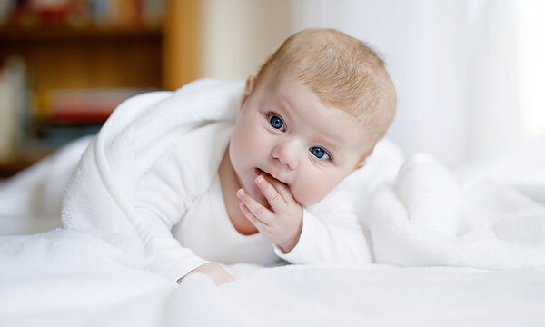Το μωρό βγάζει δόντια: Πέντε tips που πρέπει να γνωρίζετε