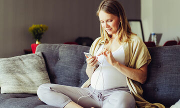 Μουσική για εγκύους: Πώς επηρεάζει το έμβρυο και πώς τη μέλλουσα μαμά