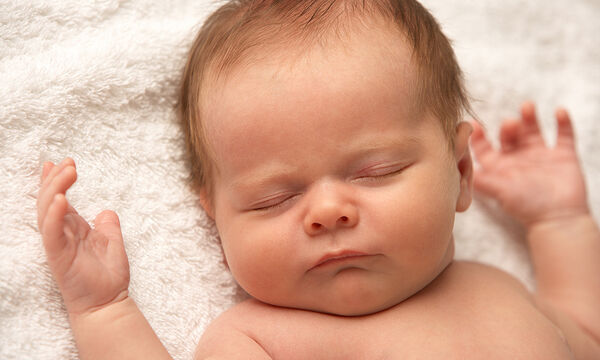 Το μυστικό για να κοιμάται το μωρό σας το βράδυ