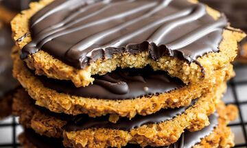 Πανεύκολα μπισκότα βρόμης με επικάλυψη σοκολάτας και χωρίς γλουτένη 