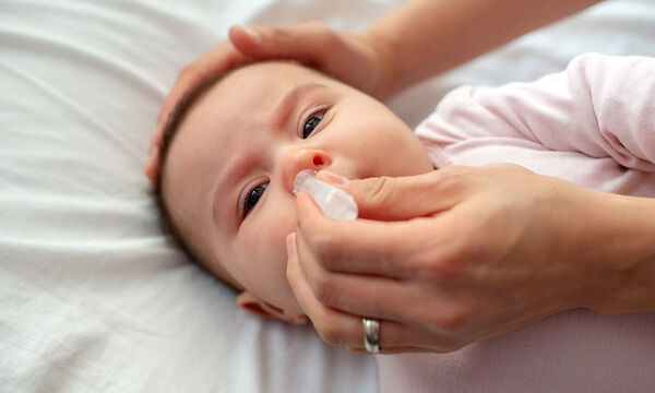 Βουλωμένη μύτη: Πώς θα ανακουφίσετε το μωρό 