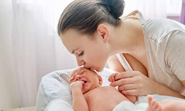 Πώς αντιδρά ο εγκέφαλος της μητέρας στο κλάμα του μωρού;