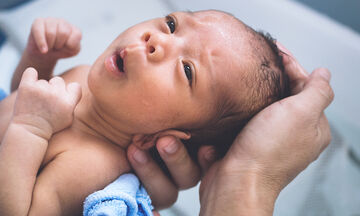 Πόσο συχνά πρέπει να κάνουμε μπάνιο το νεογέννητο μωρό;