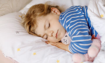 Παγκόσμια Ημέρα Ύπνου: Πόσες ώρες πρέπει να κοιμούνται τα παιδιά;