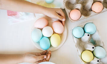 Βάψτε τα πασχαλινά αυγά ανέξοδα και με φυσικό τρόπο 