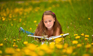 Πανέξυπνοι τρόποι που θα κάνουν τα παιδιά να λατρέψουν το διάβασμα
